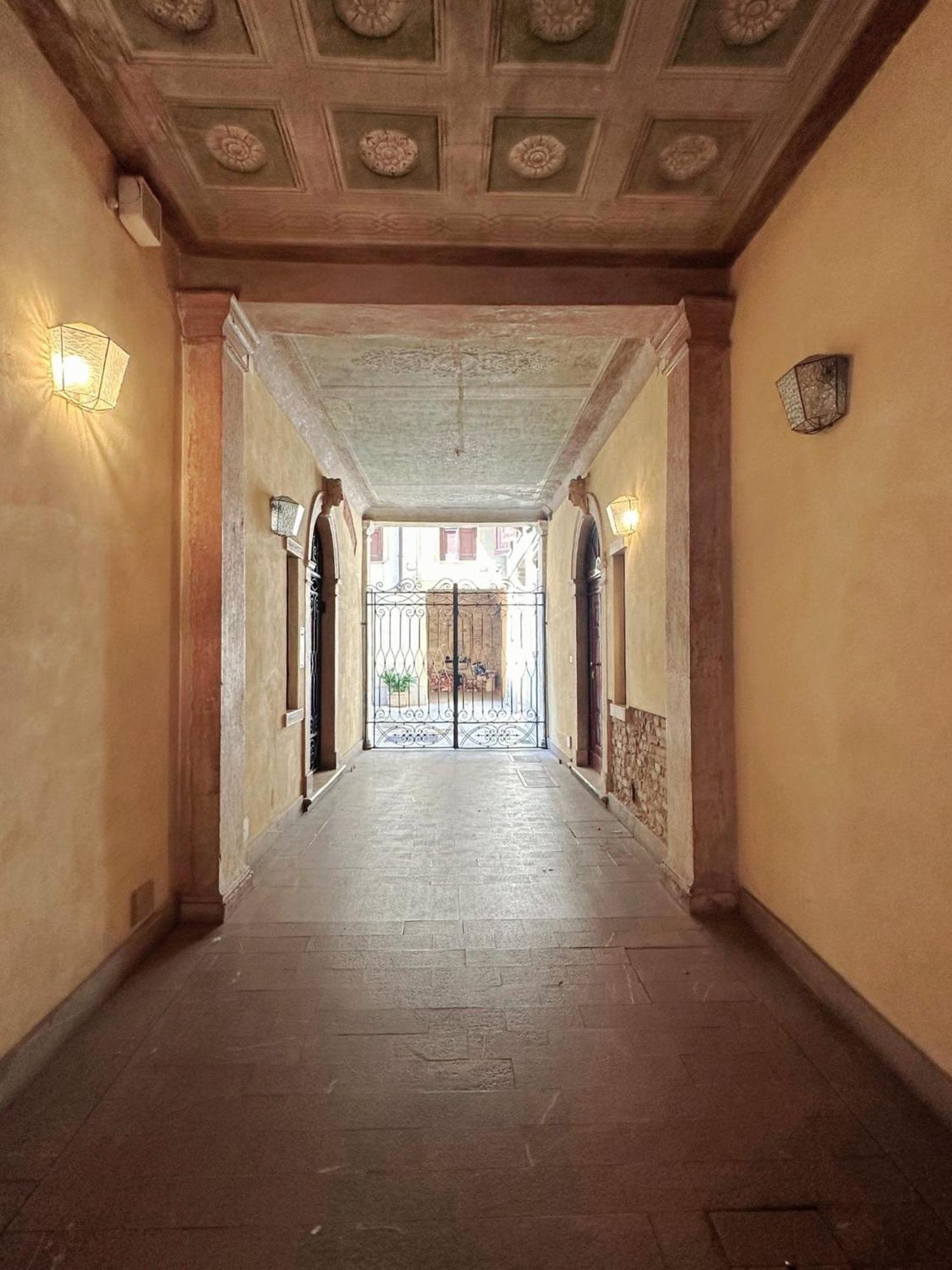 Elle Palace - Simply Elegant *