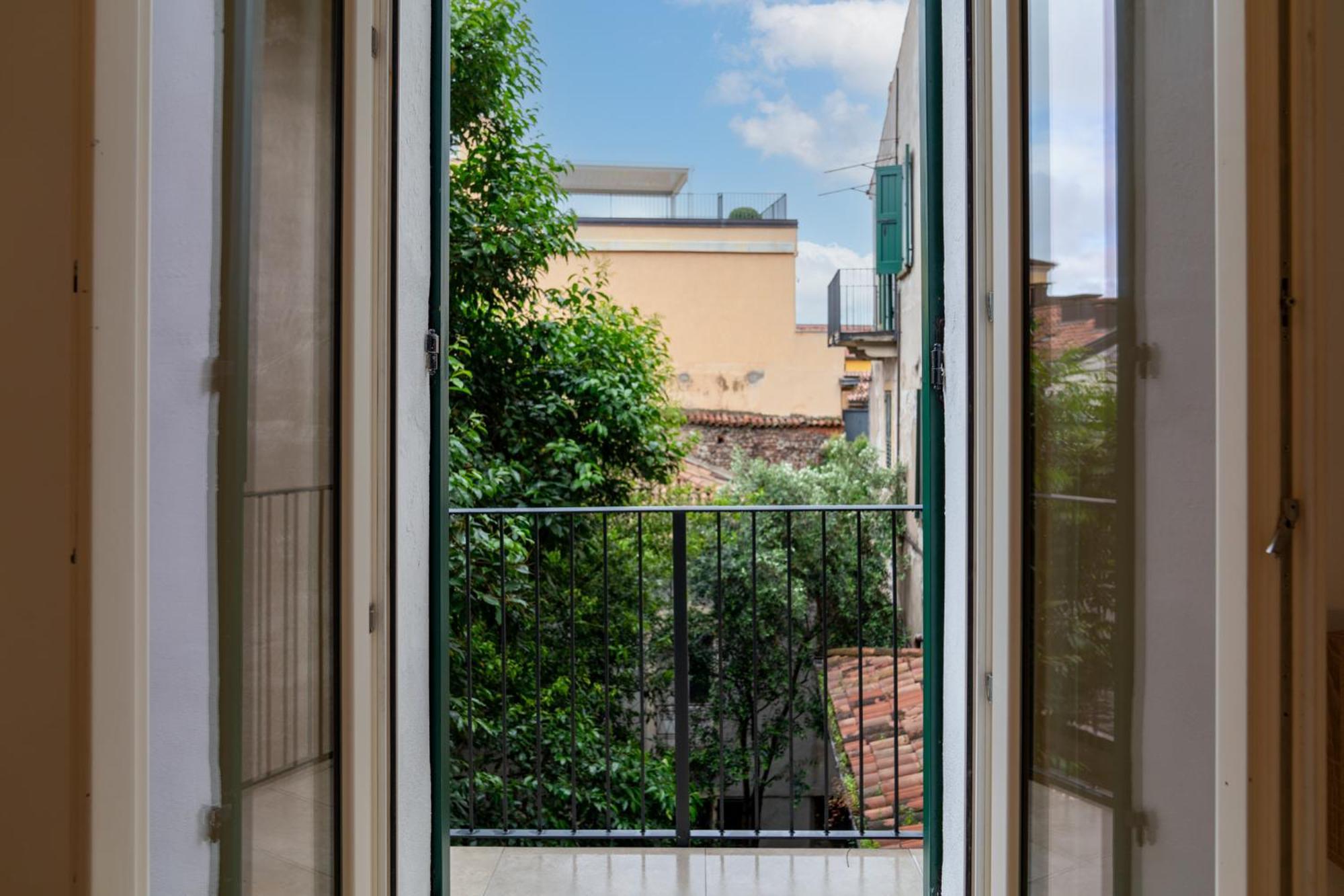 Palazzo Delle Guglie By Postcardsfrom * Vérone