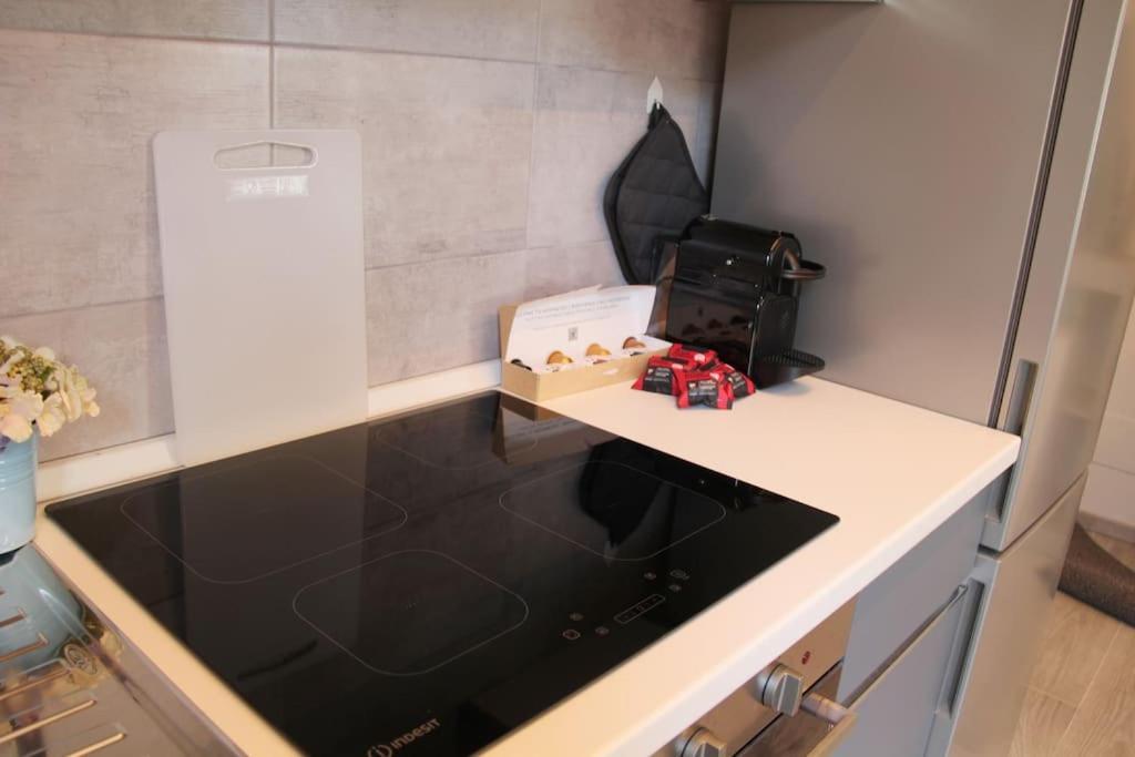 Intero Giulietta - Fiera Ospedale Borgo Roma - Free Parking - Free Wi-fi Apartamento *