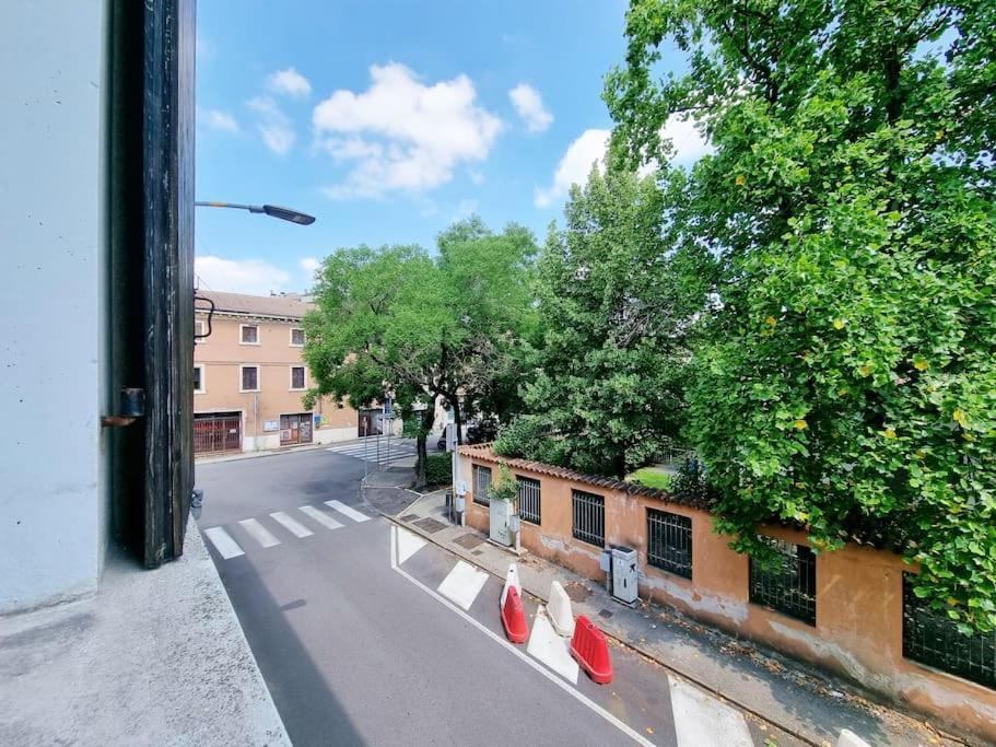 Intero Giulietta - Fiera Ospedale Borgo Roma - Free Parking - Free Wi-fi Apartamento *