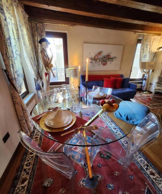 Juliets Bed Art Apartment Verona
