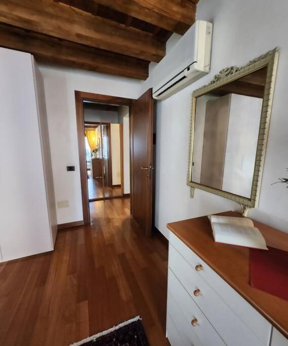 Juliets Bed Art Apartment Verona