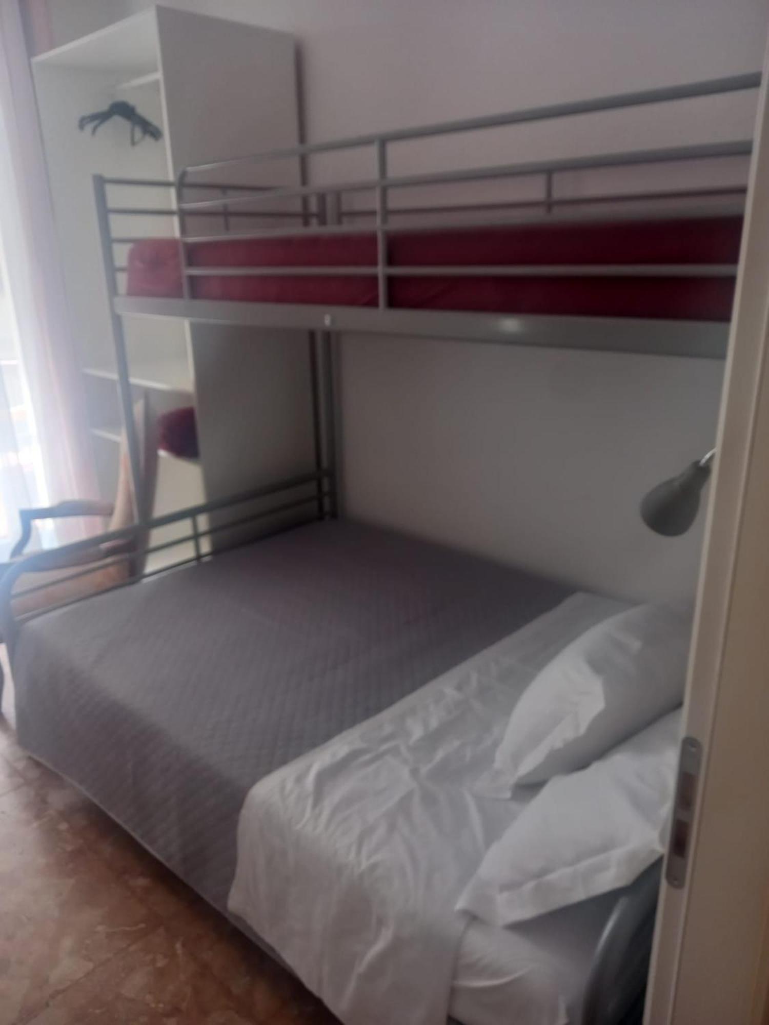 Minihouselarissa Diverona Pensión Verona