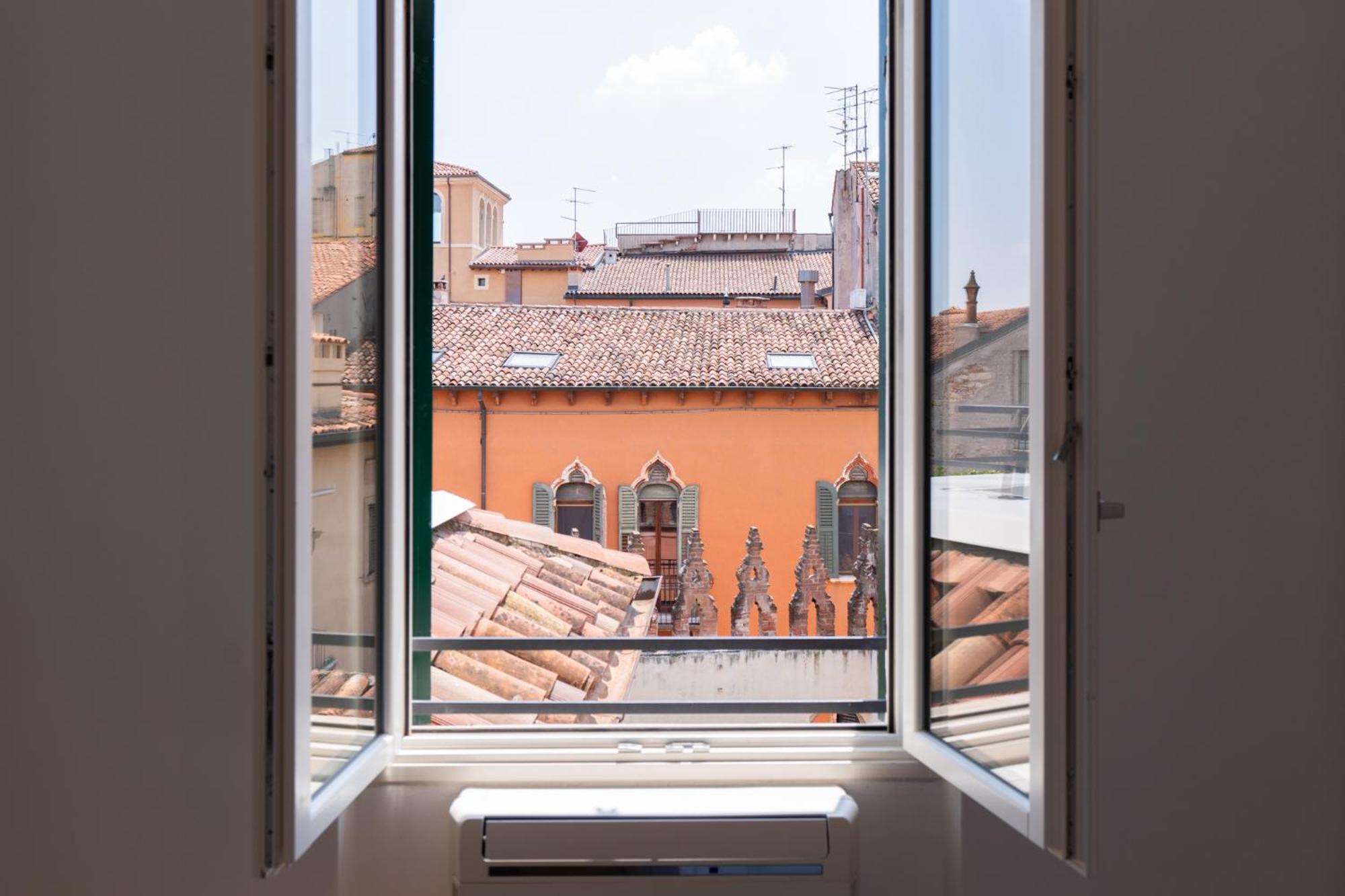 Palazzo Delle Guglie By Postcardsfrom * Vérone