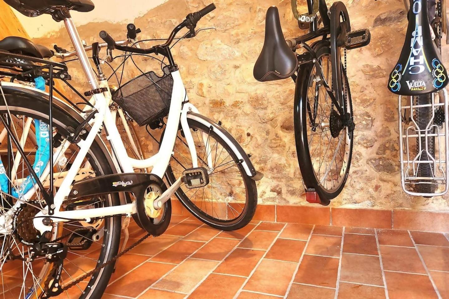Romeos Public Free Parking Bike Hébergement de vacances