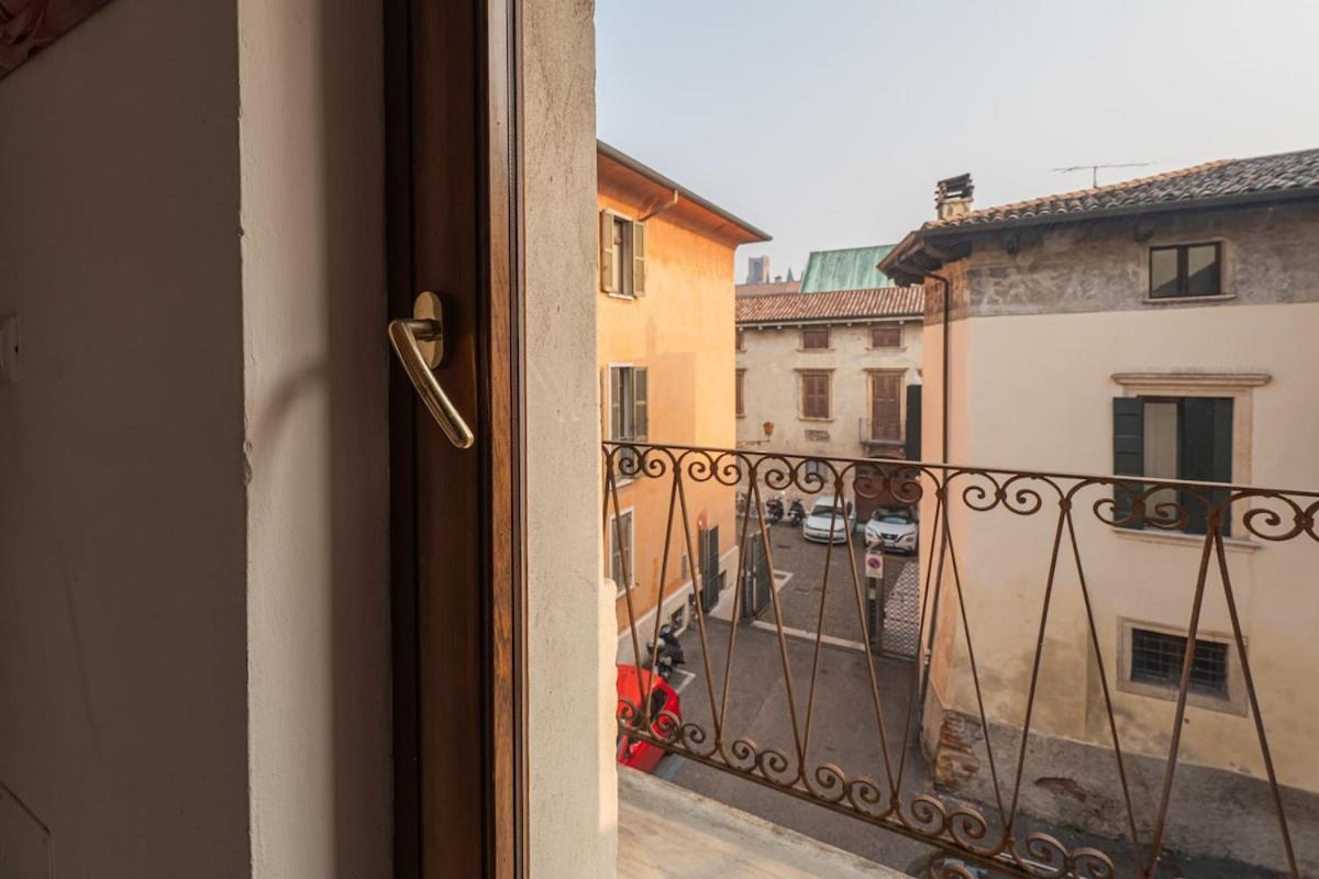 Juliet's Paradise Balcongraffiti In Appartamento *