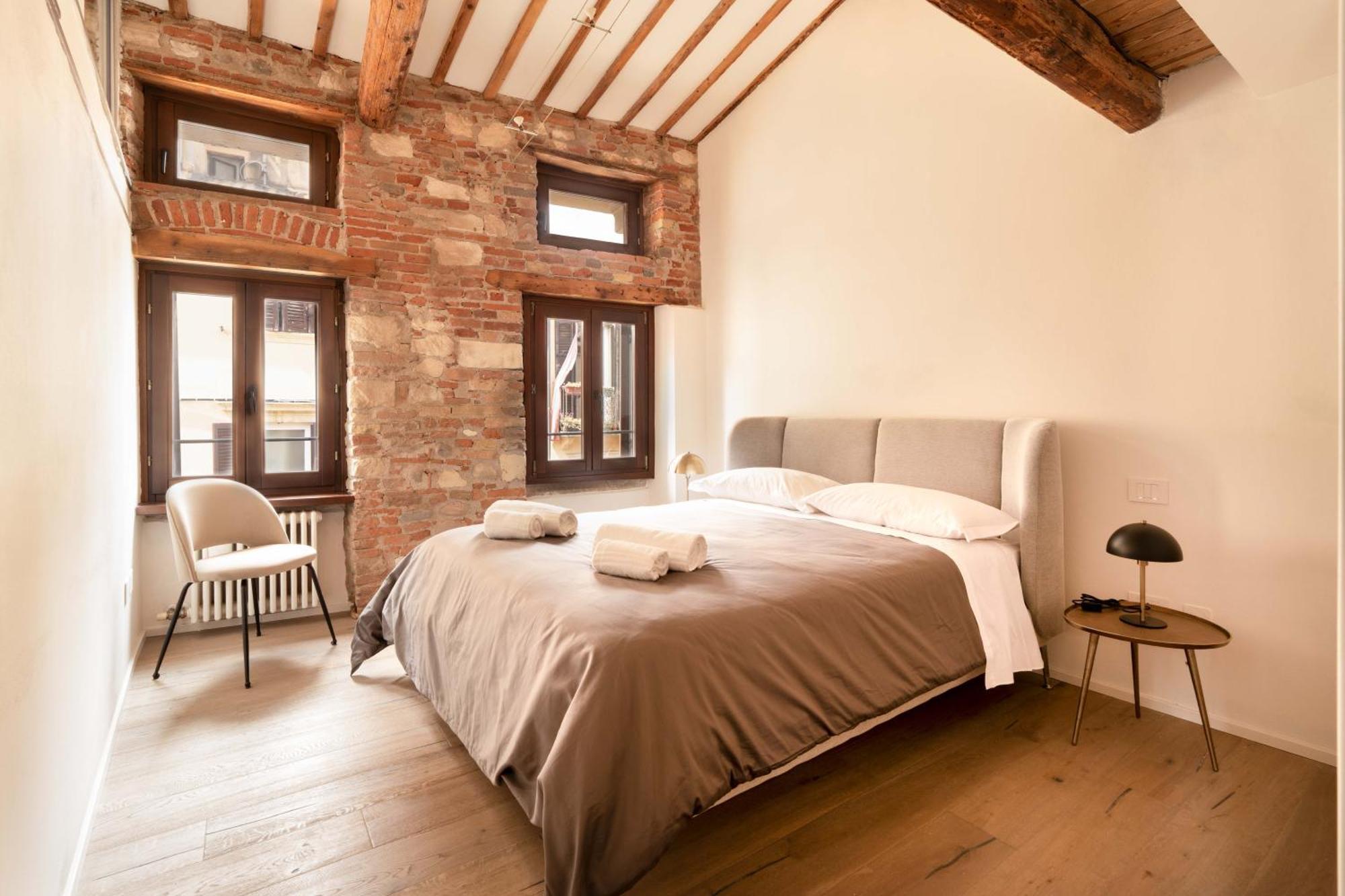 River Cross Apartment *