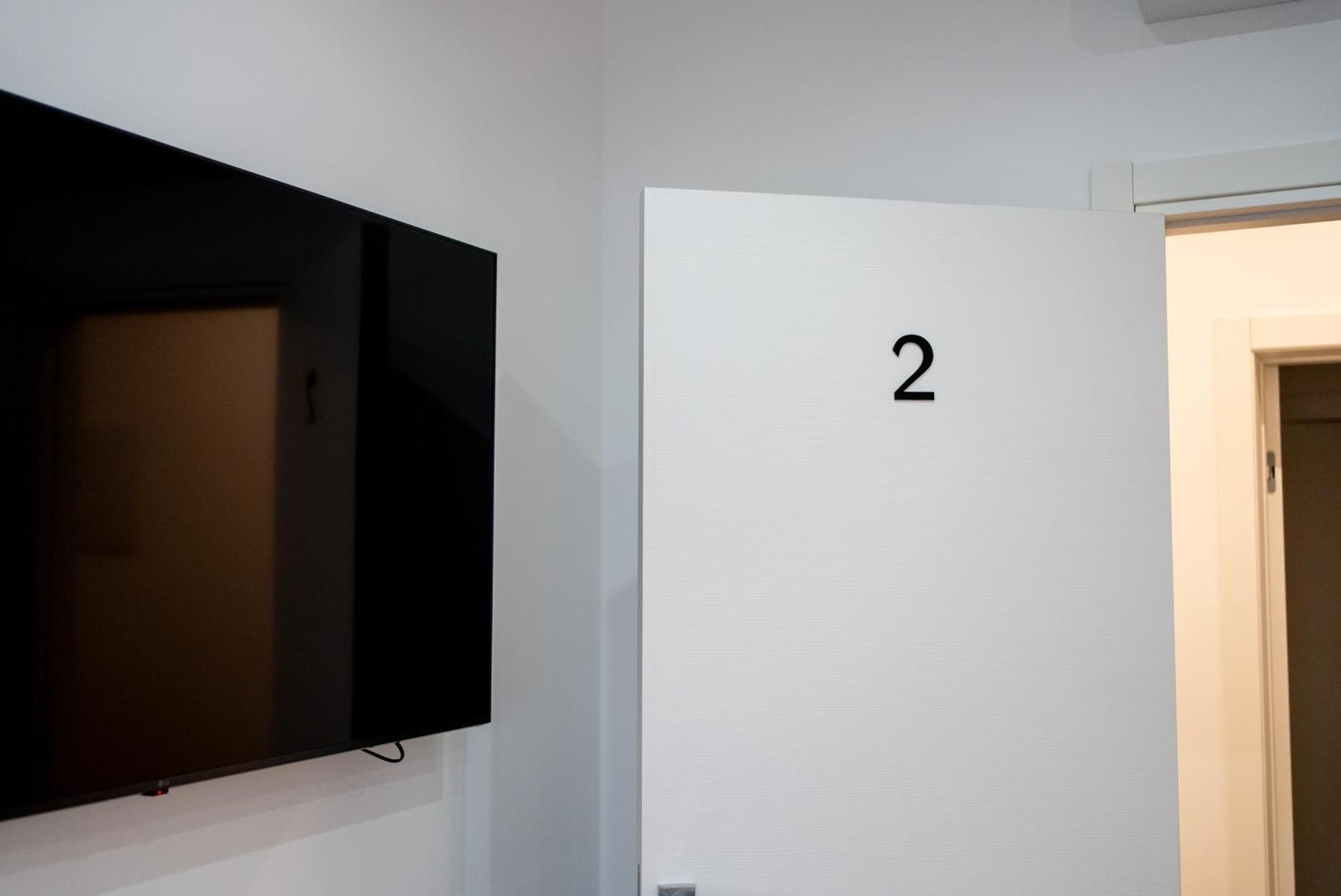 One Fiera With Private Bathroom Apartment