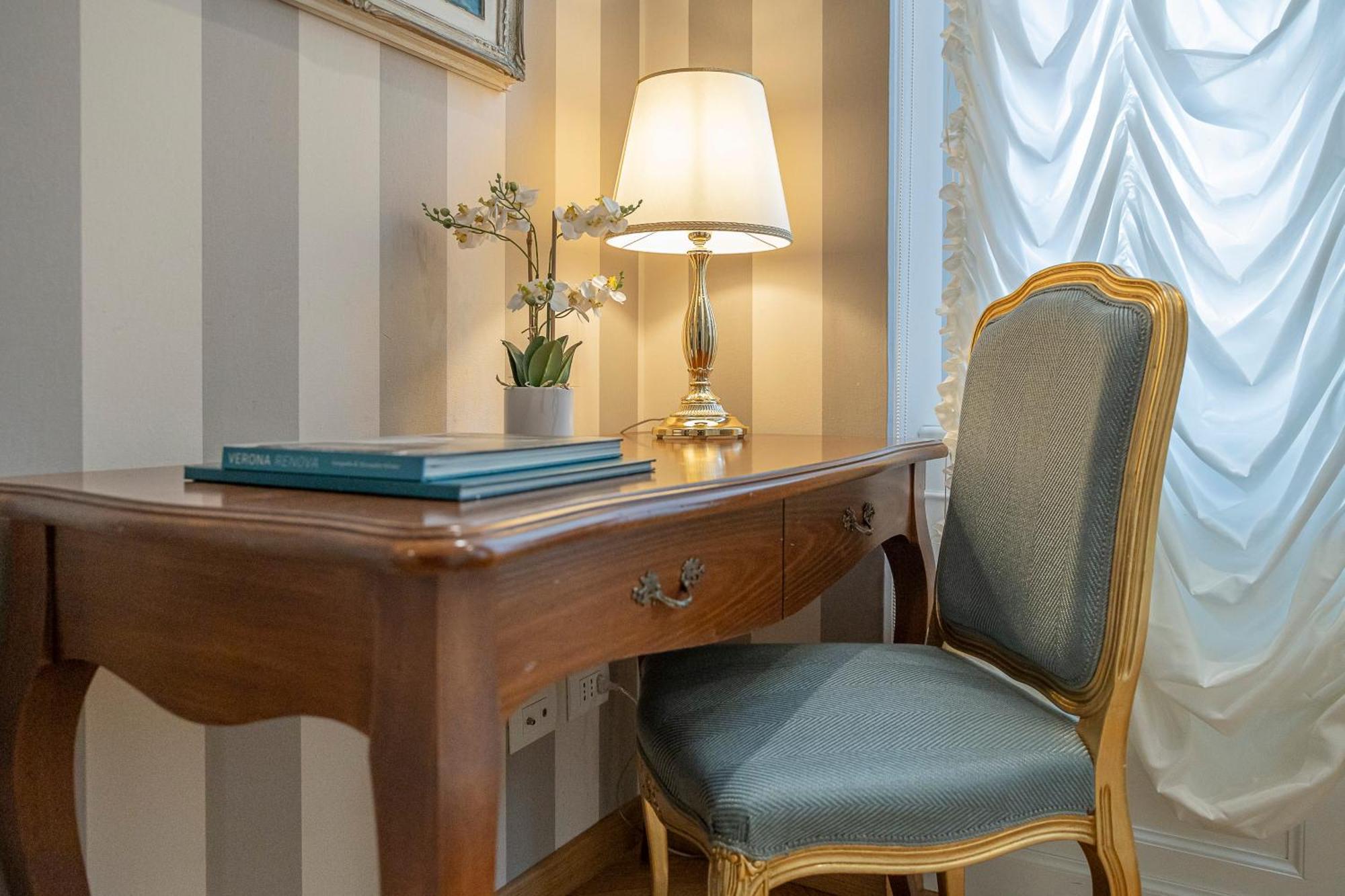 Palazzo Monga Boutique Pensión 4*