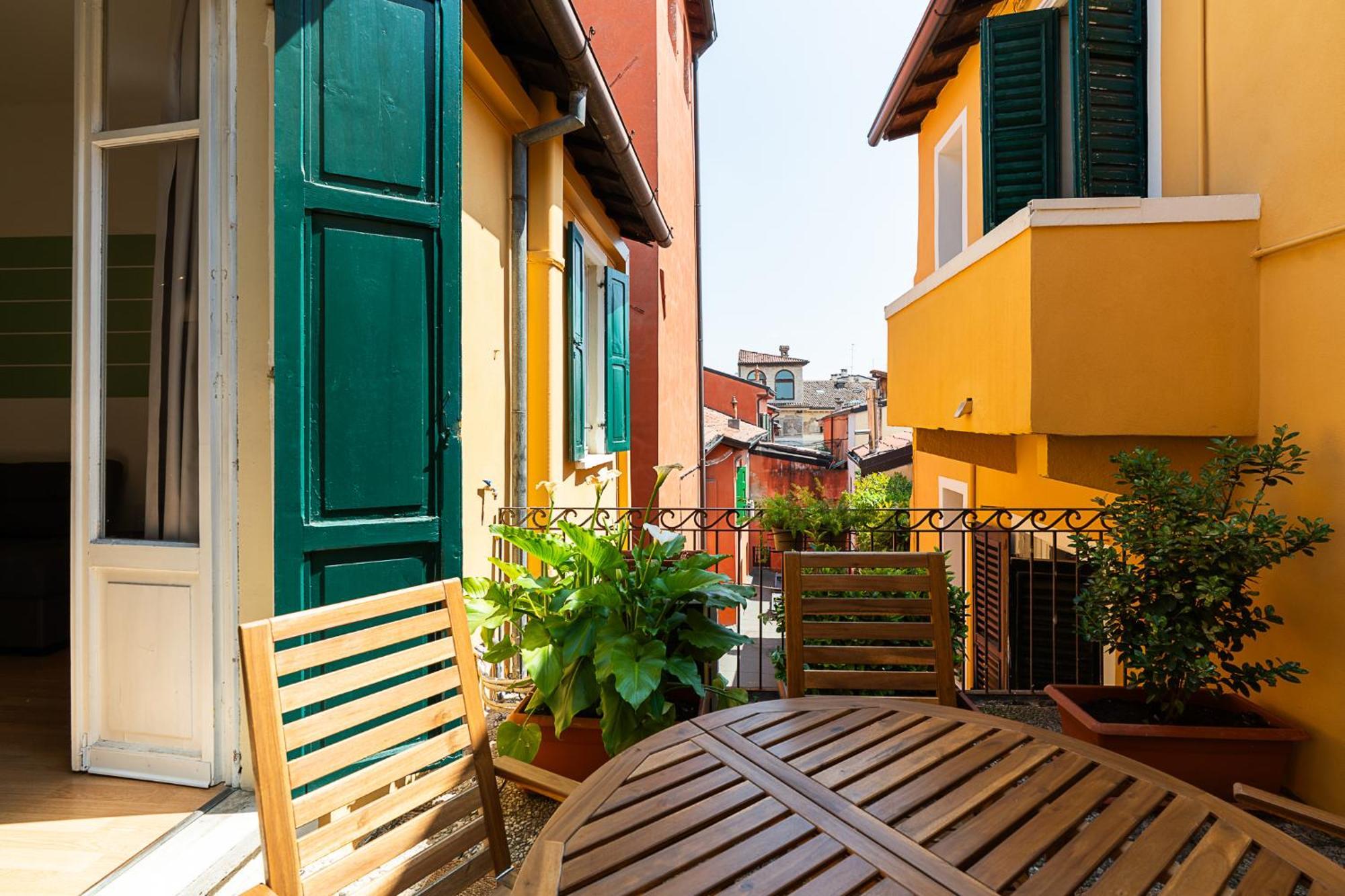 Palazzo Delle Guglie By Postcardsfrom Aparthotel Verona