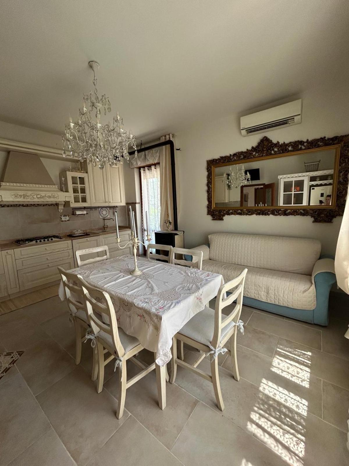 Venetian Style In Apartment