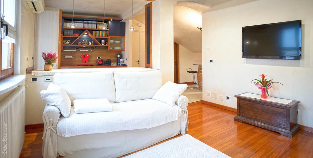 Mansardina Filarmonico 8 Apartment *