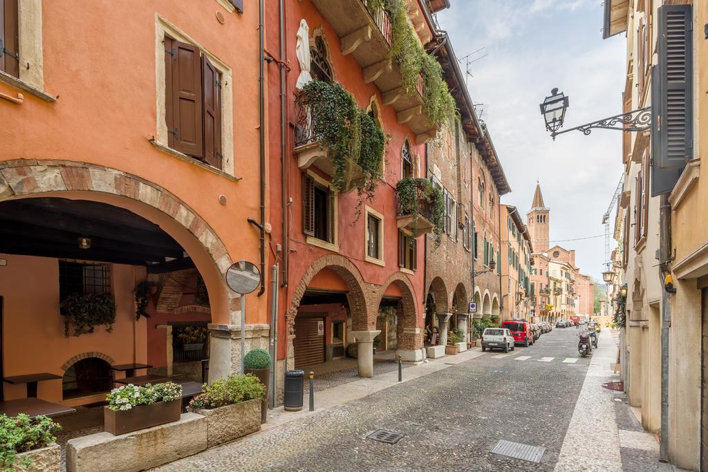 Vecchia &