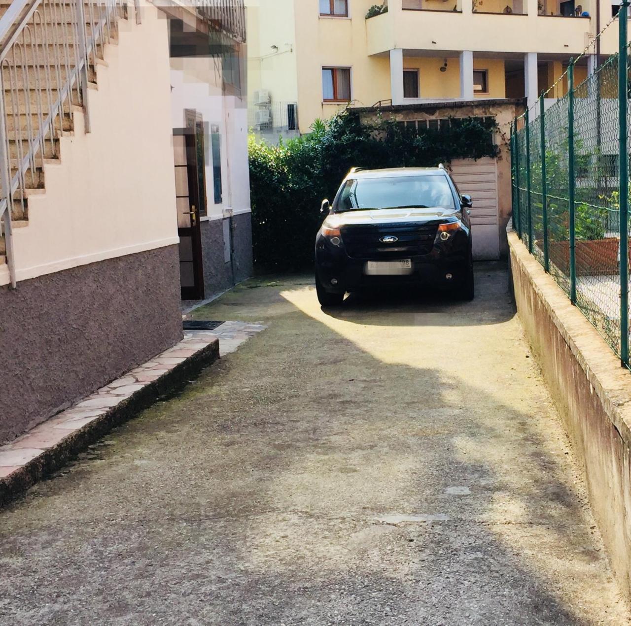 Maison B