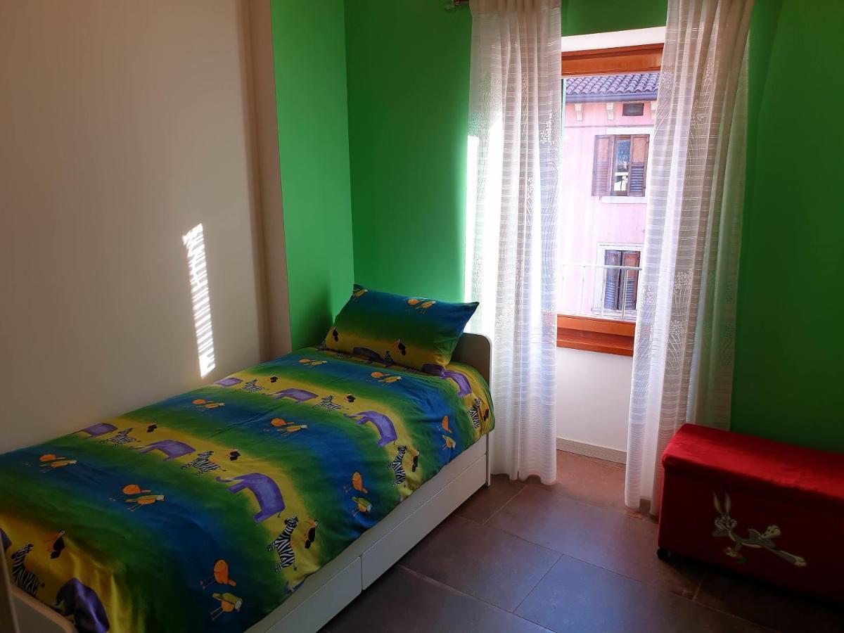 Dimora Rosso San Zeno - Wifi Veloce E Adatto Per Famiglie Apartamento